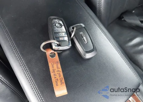 2020 Lincoln Continental Reserve z USA, uszkodzony, nr VIN 1LN6L9NP8L5603325